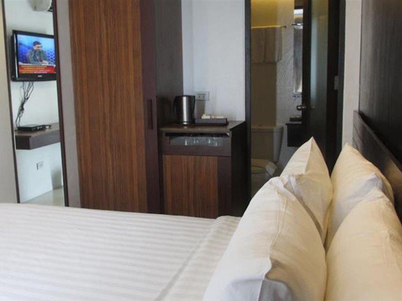 Cityscape Hotel Mandaue City Exterior photo